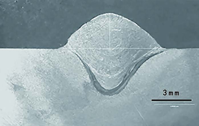 焊縫下方的深色區(qū)域顯示出良好的 MIG 焊縫的深度熔深和完全熔合。